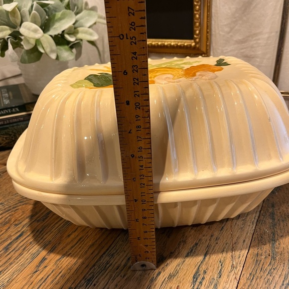 🥕 Vintage Handmade Ceramic Roaster with Vegetable Motif - Picture 15 of 15